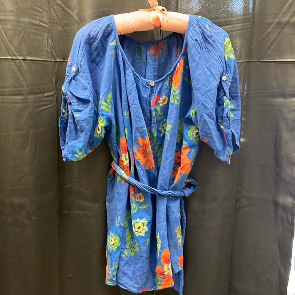 A very light, almost weightless summer blouse. Designer print. Worn 1 time